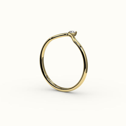 Heart Cut V Diamond Curved Band